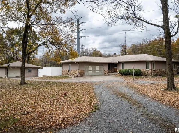 1718 Russell Rd, West Frankfort, IL 62896