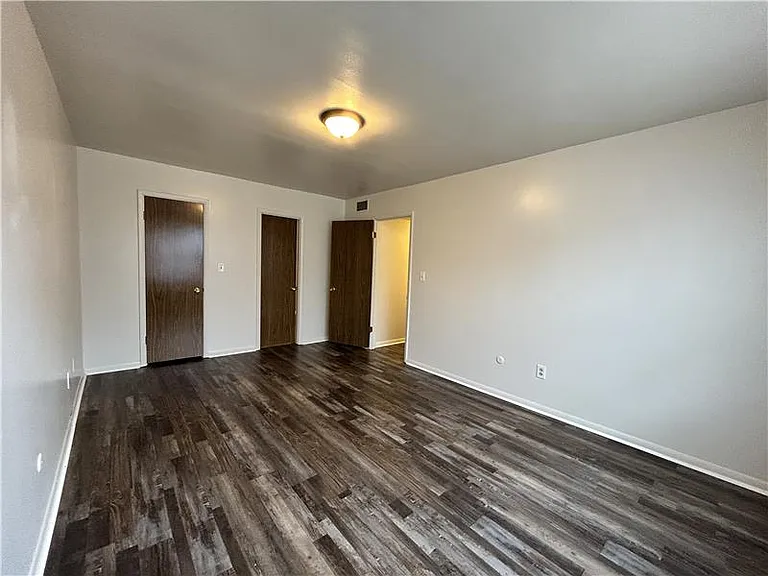 4313 Earl Dr #B7 — Photo 2