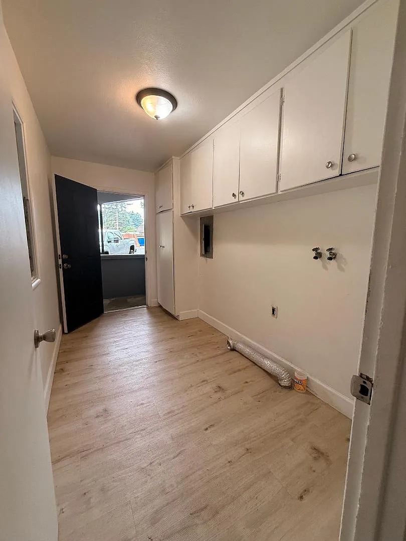 4 bed, 2099 sqft, $2,100 — Photo 3