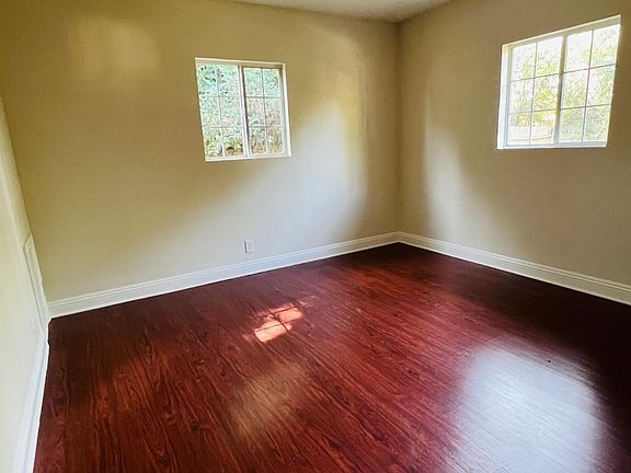 3rd image of 4052 Overland St