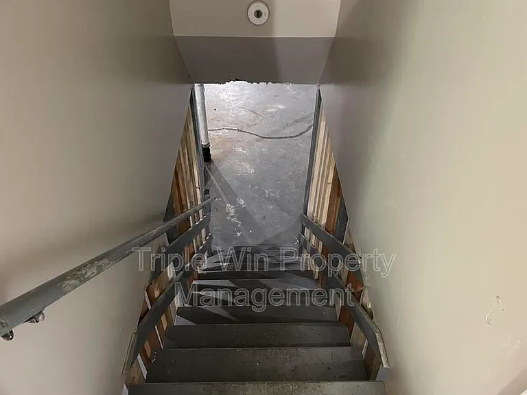 1725 Orletto Way — Photo 38