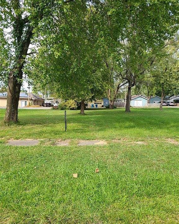 2nd image of 102 E Main St