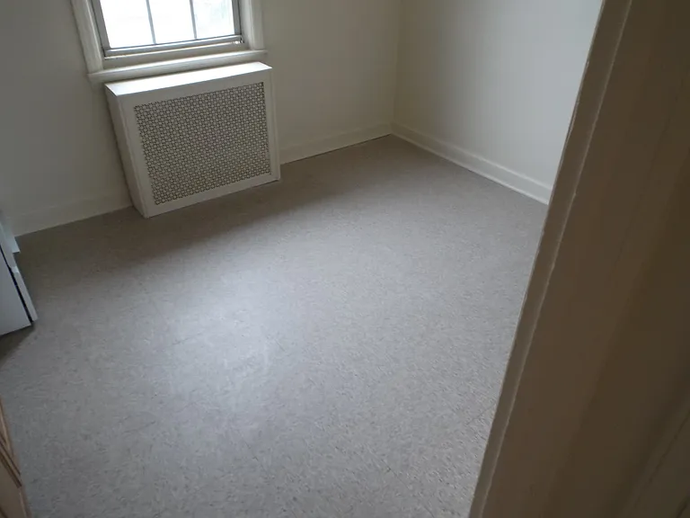 Bruxton Apartments — Photo 13