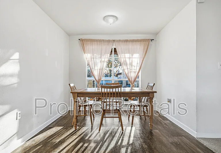 610 Creek St — Photo 18