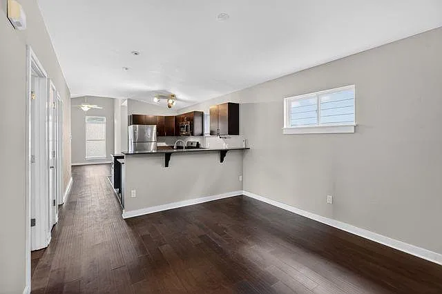 5010 N Prieur St — Photo 10