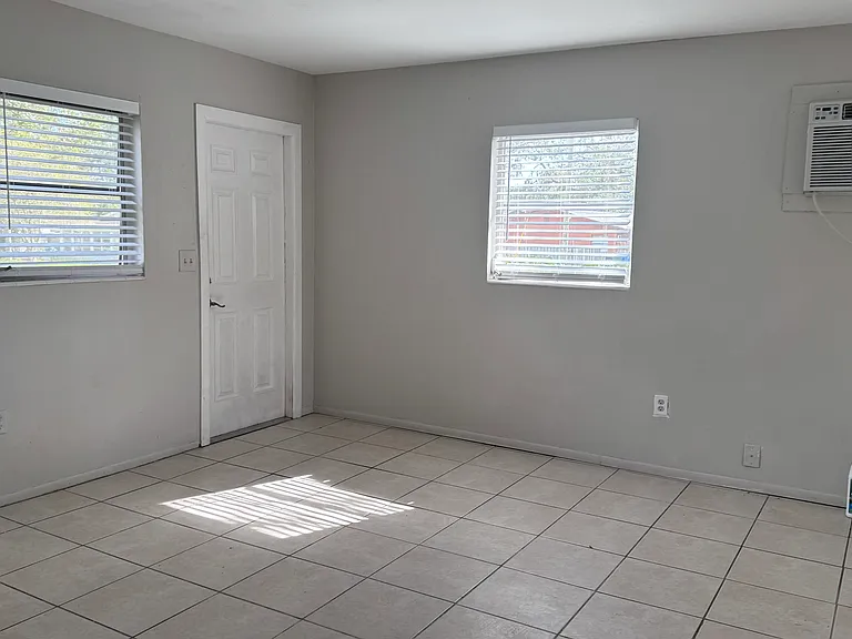 710 5th Ave NE #710 — Photo 11