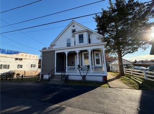 12 Winthrop St, Cranston, RI 02910