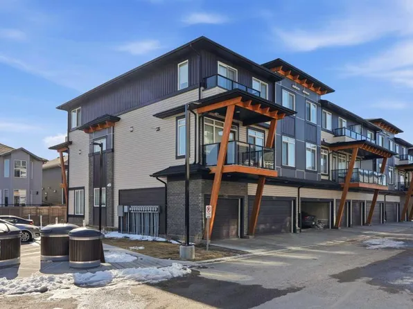 10060 W 46th St NE #402, Calgary, AB T3J 2H8