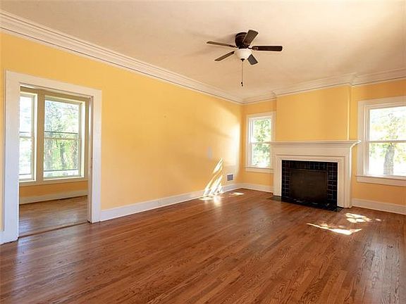 3rd image of 502 W Ave Nw