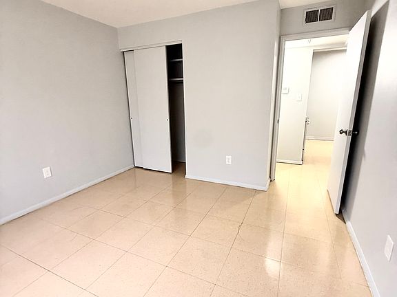 4th image of 2971 Fourtowers Dr #4