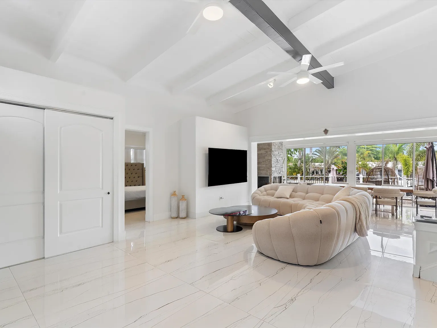 3 bed, 2.0 bath, 1572 sqft, $5,900 — Photo 4