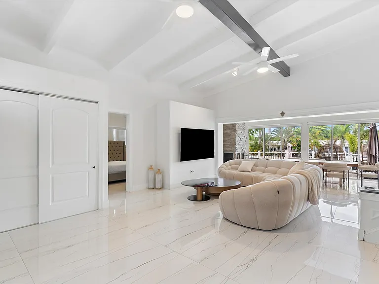 2518 Key Largo Ln — Photo 4
