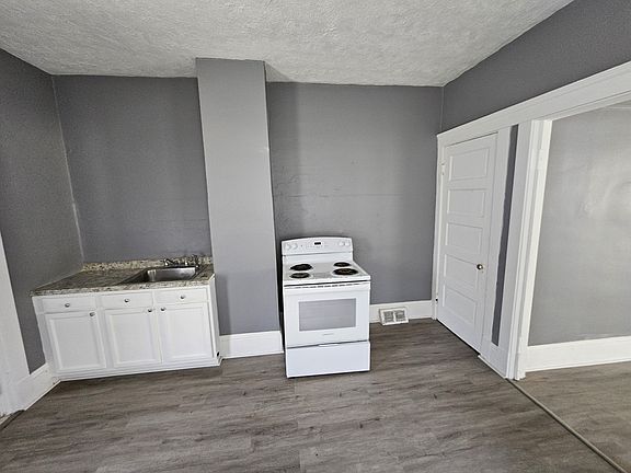 3rd image of 2810 Woodbridge Ave