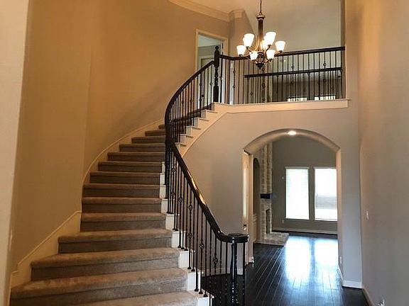 3rd image of 10718 Grasset Ln