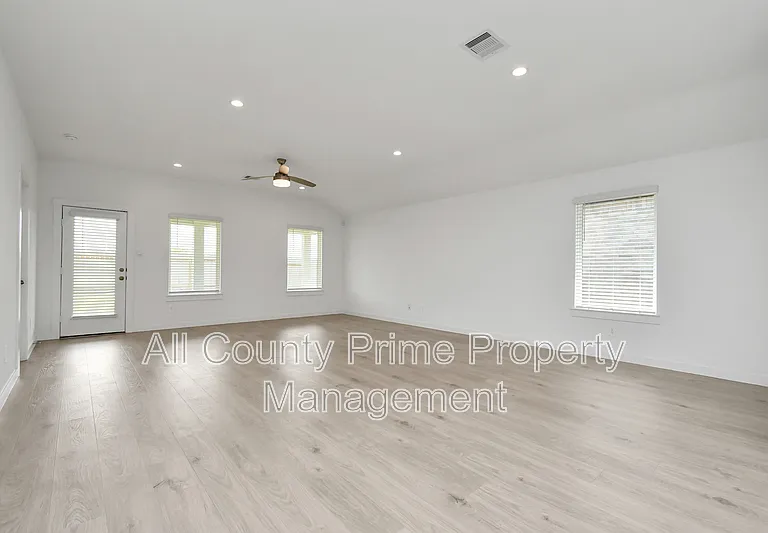 29935 Gallatin River Ln — Photo 16