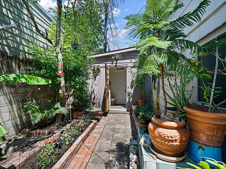 1806 Banks St #1 — Photo 21