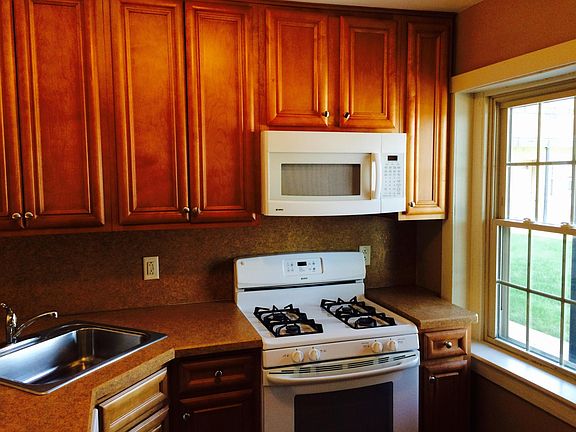 2nd image of 920 Amherst St APT 17