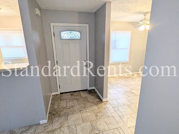 4th image of 463 Booth Cir SW