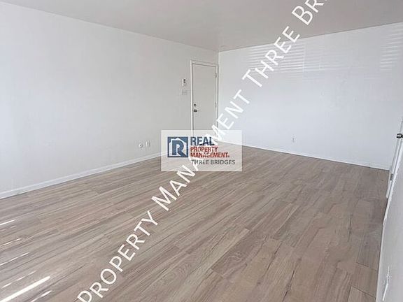 5th image of 7422H Hazelcrest Dr