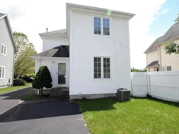 111 Schilling Ln, Rochester, NY 14618