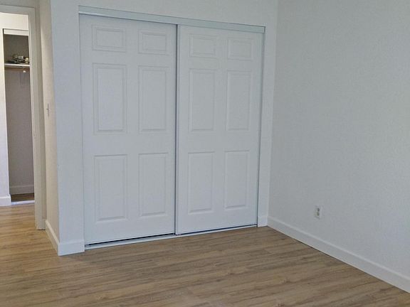4th image of 731 Menker Ave APT 2