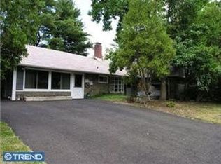 42 Red Rose Dr, Levittown, PA 19056