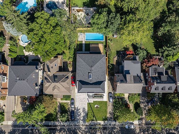 4th image of 24 Strathallan Blvd