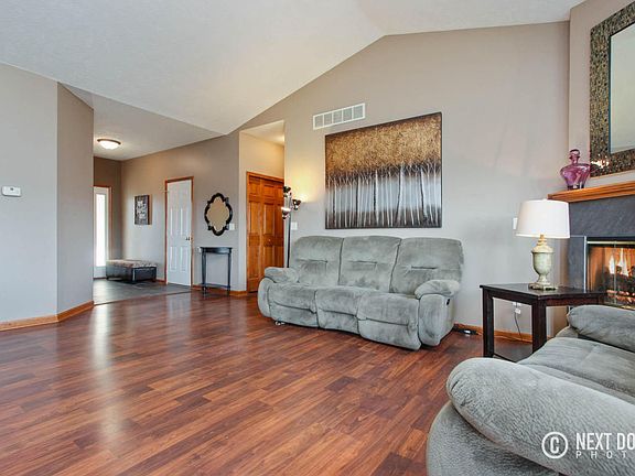 3rd image of 10919 Thornberry Way