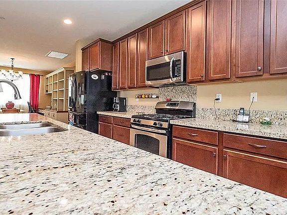 5th image of 4107 Grand Fir Ln