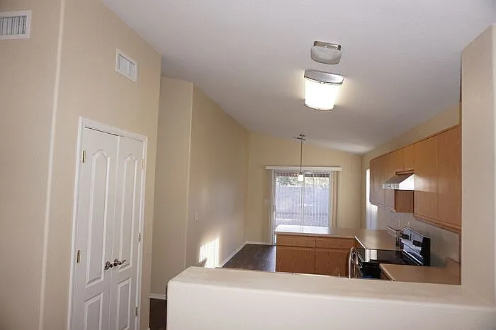 2201 S Saint Suzanne Dr — Photo 10