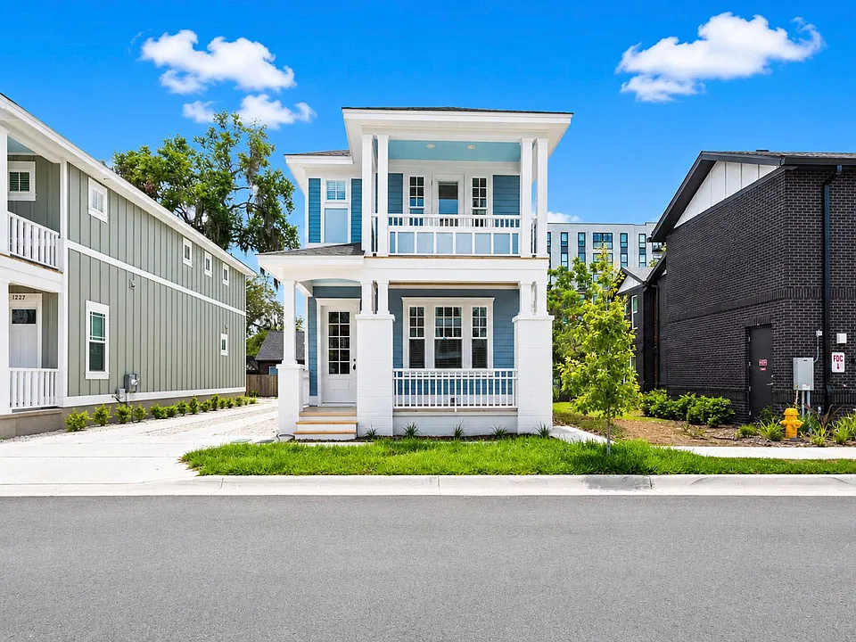 1233 NW 4th Pl