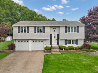 6990 Waring Cir, Derby, NY 14047