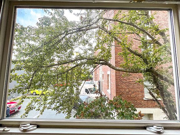 4th image of 621 1st Ave #105