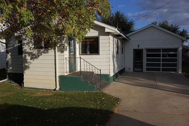 1st image of 908 9th Ave SE