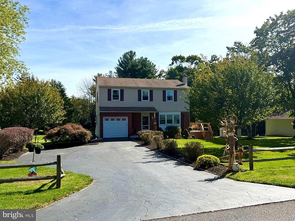 1st image of 902 Valley Rd