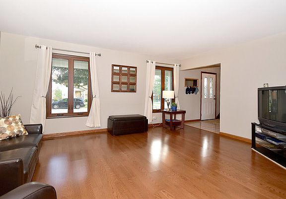 5th image of 401 Whipple Ln
