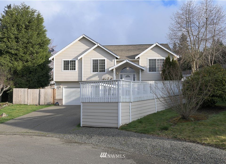 Beautiful Front Yard with Ramp to Front Door