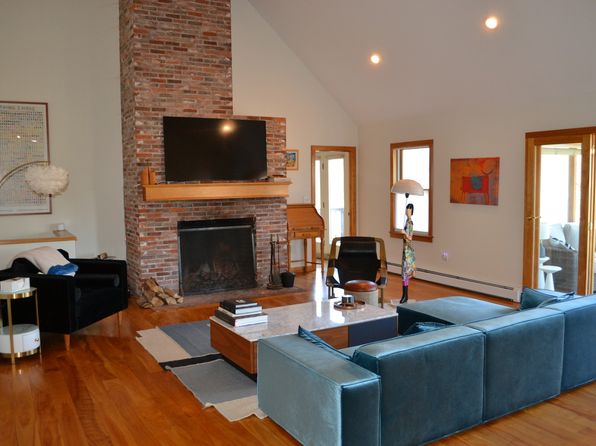 2138 Quechee Main St