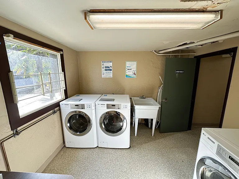 Regis Apartments — Photo 19