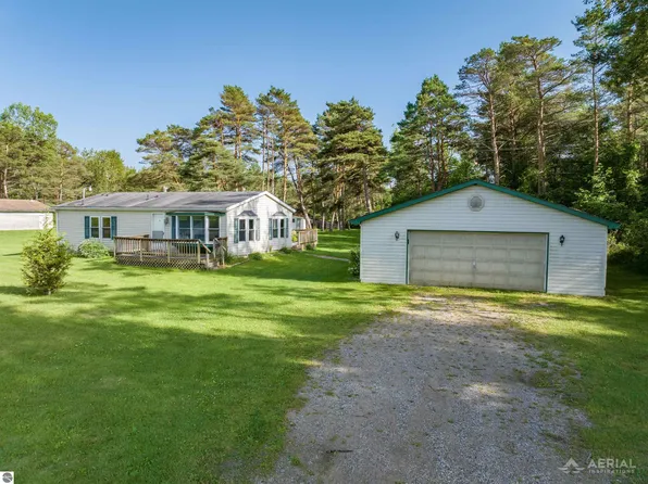 2882 School Rd, Alger, MI 48610