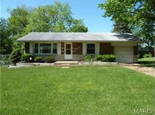 9725 Duluth Dr, Saint Louis, MO 63137