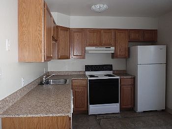 2nd image of 944 S Iola St