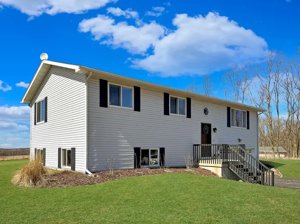 19-32 Hidden Valley Dr, Lanark, IL 61046