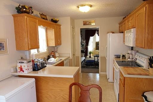 5th image of 1384 Bluebonnet Dr