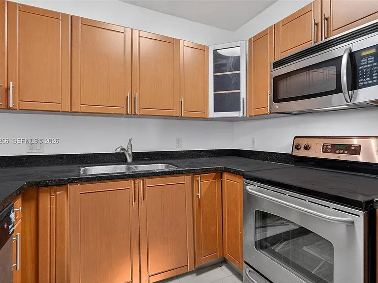 652 NE 63rd St #103 — Photo 6