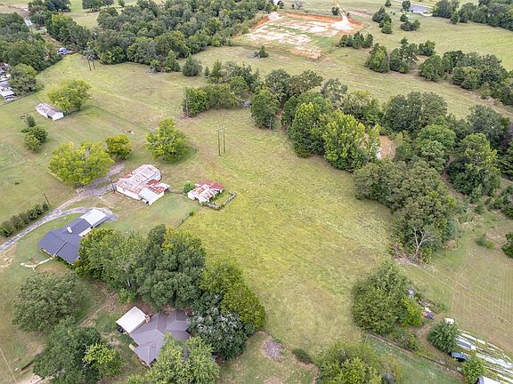 3rd image of 3015 E Us Highway 80