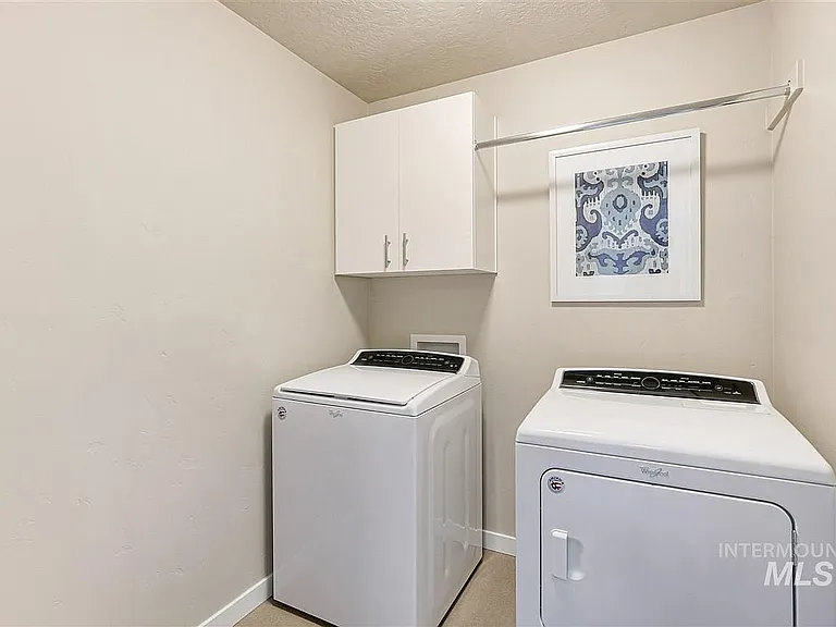 2087 S Hills Ave — Photo 22