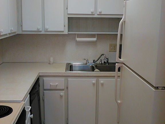 5th image of 1000 79th Ave N APT 107