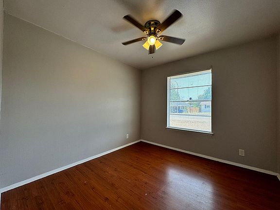 3rd image of 5847 Castle Brook Dr