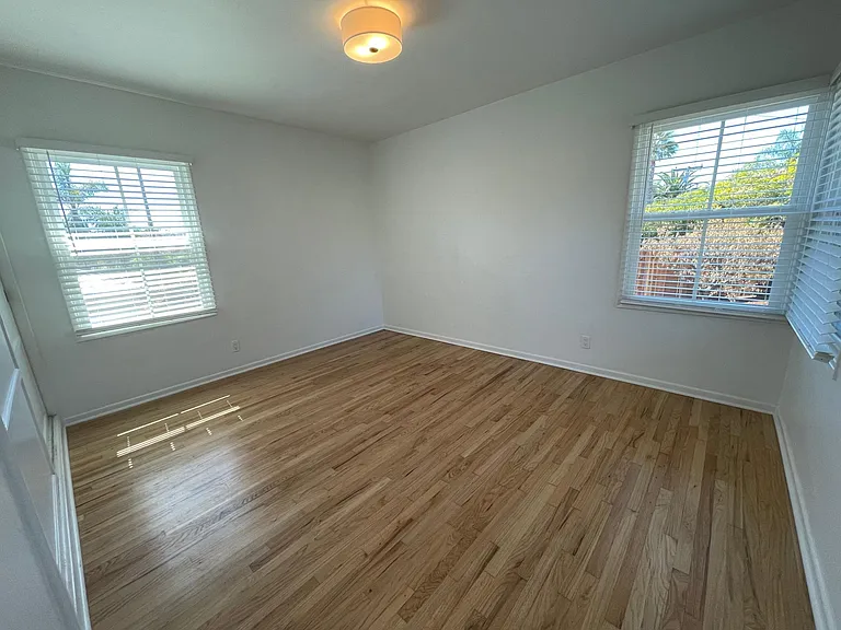 Large bedroom 1